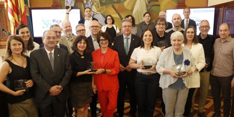 Foto de grup dels guardonats amb el premi Pica d'Estats, membres el jurat i de la Diputació de Lleida - Anna Berga / ACN