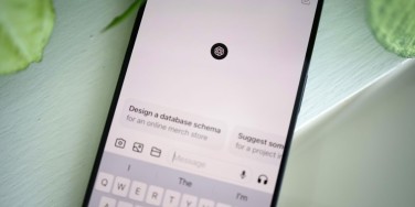 La plataforma ChatGPT a la pantalla d'un telèfon mòbil.