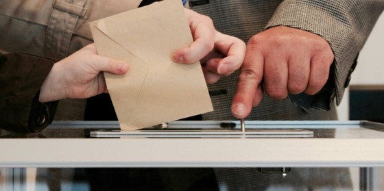 Persones voten en unes eleccions.