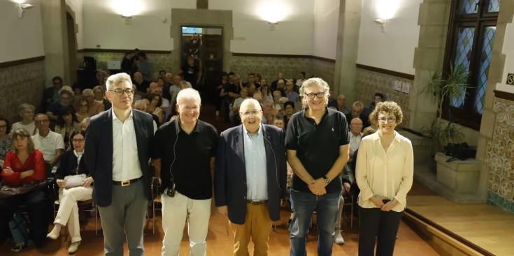 Una imatge del debat celebrat el passat dimarts en què van participar Josep Maria Solé i Sabaté, Antoni Gelonch, Antonieta Jarne i el periodista Enric Calpena