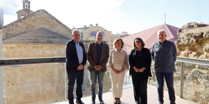 Josep Maria Forné, Xavier Quinquillà, Núria Casado, Anna Sàez i Ramon Sistac, a l’Espai Orfeó el dia de la presentació.