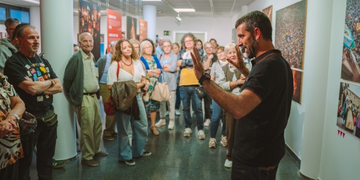 Jordi Borràs al davant d'una de les exposicions que ha presentat el certamen