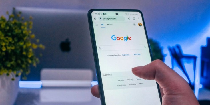 El cercador Google en un telèfon mòbil.