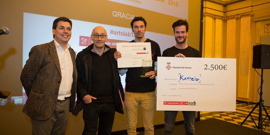 Els creadors de Kartelo rebent el premi