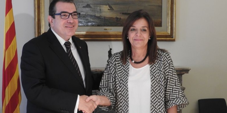 El conseller d’Interior, Jordi Jané, i la vicepresidenta de la Corporació Catalana de Mitjans Audiovisuals (CCMA), Núria Llorach
