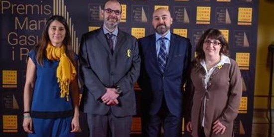 Neus Mestres, directora de la Plataforma per la Llengua; Òscar Escuder, president de la Plataforma; Saül Gordillo, director de Catalunya Ràdio, i Mireia Plana, vicepresidenta de la Plataforma, el 5 de febrer del 2018