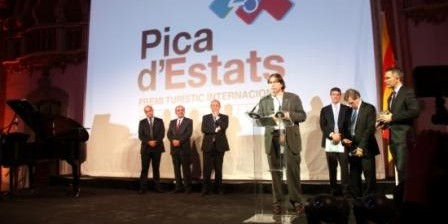 Imatge del lliurament del premi al documental 'La gran aventura de la Canadenca'.