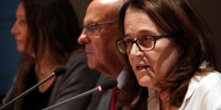 La periodista Carme Basté, una de les impulsores del decàleg, durant la roda de premsa.