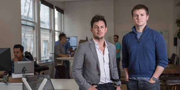 Alex Mather i Adam Hansmann, fundadors de The Athletic, a les oficines d'aquest mitjà a San Francisco
