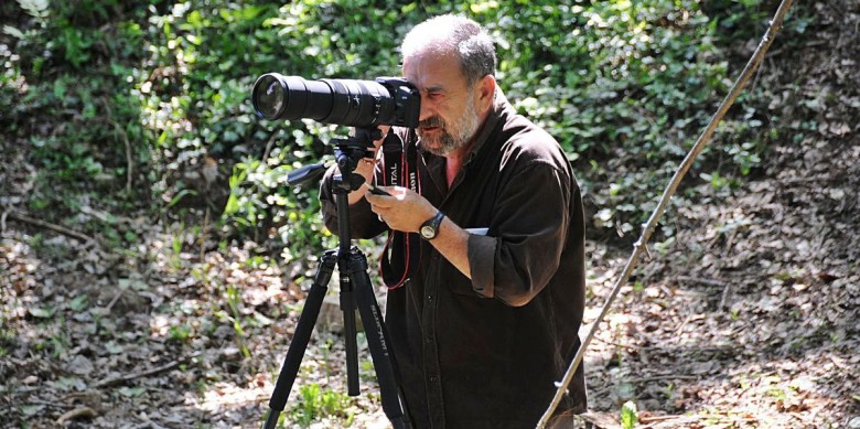 Jordi Comellas fent fotografies de natura a Graugés  REGIÓ7/SALVADOR REDÓ