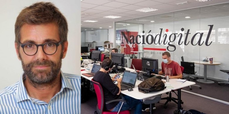 El nou editor, Marc Basté, i Miquel Macià, fundador del diari,  formalitzan l’adquisició