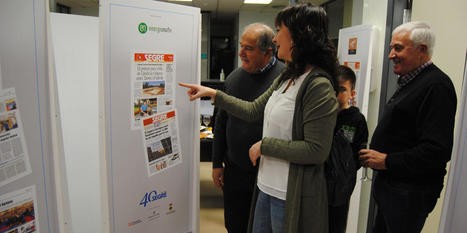 Visitants a l'exposició dels 40 anys de Segre dedicada a les Garrigues / Esmeralda Farnell