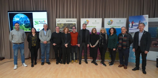 Professionals de la comunicació, com la directora de 'Segre', Anna Sàez (2a per l’esquerra), i de la promoció turística van elegir els guanyadors d’aquesta 34 edició del premi internacional Pica d’Estats. / Jorge Agustín