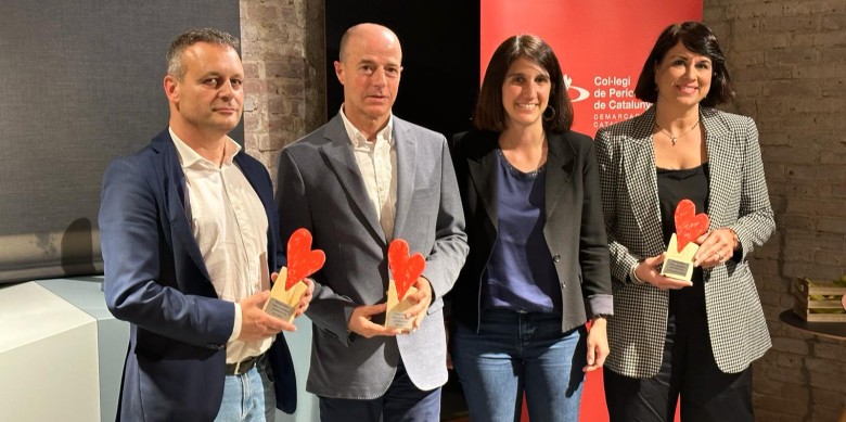 Agustí Danés, el director editorial d'El 9 Nou; Marc Marcè, director de Regió7; la representant de Renfe, i Pia Prat, directora general de La Veu de l'Anoia. Foto: Col·legi de Periodistes.