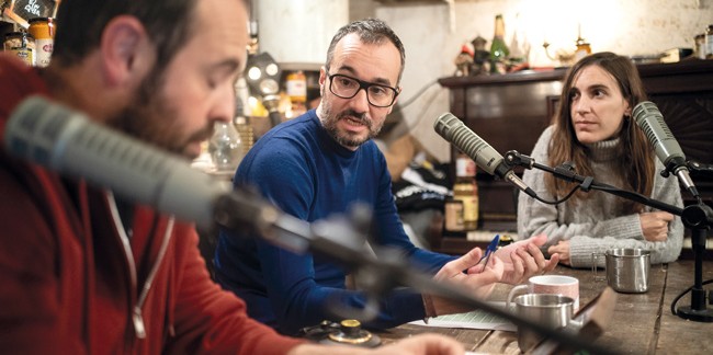 El Búnquer de Catalunya Ràdio, presentat per Jair Domínguez, Peyu i Neus Rossell, el 2023 va guanyar l'Ondas al millor programa de ràdio de proximitat.