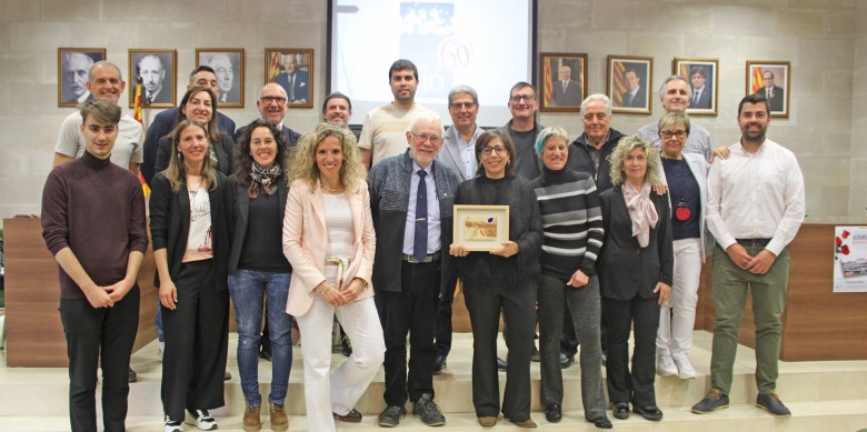 L'Ajuntament d'Agramunt va fer entrega d'un obsequi a l'equip de redacció de la revista Sió durant la jornada commemorativa