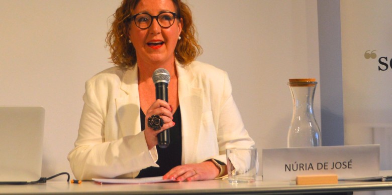 Núria de José en el moment de la seva xerrada celebrada al Centre de les Arts i la Memòria de Ponent (CAMP) de Juneda