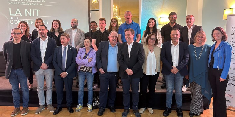 Foto de família dels protagonistes de la I Nit de la Comunicació de la Selva. Autor: Anna Estartús