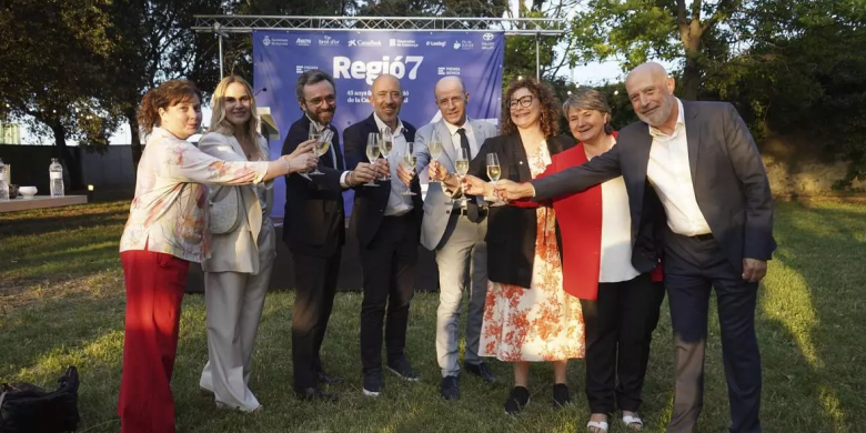 Regió7 reuneix autoritats i societat civil en una celebració del 45è aniversari a la Torre Busquet de Manresa / Mireia Arso. Regió 7