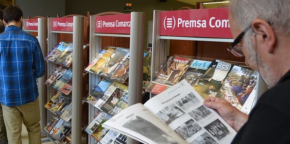 Expositors amb capçaleres de Premsa Comarcal