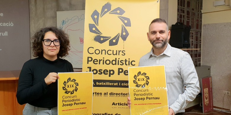 El regidor de Joventut, Eduació i Ocupació, Xavi Blanco, i la presidenta de la demarcació de Lleida del Col·legi de Periodistes, Laura Alcalde, presenten el nou certamen / Ajuntament de Lleida