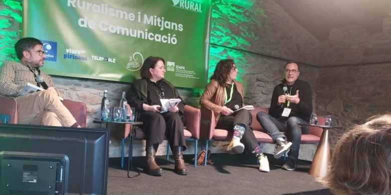 Una de les taules rodones a Estamariu, amb Anna Sàez, directora de Segre. - J.G.