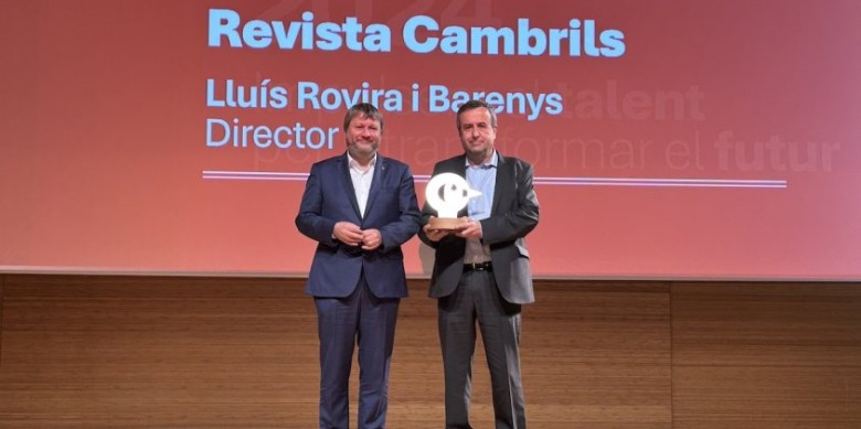 El director de Revista Cambrils, Lluís Rovira, va recollir el Premi d'Honor otorgat a la publicació | Cristina Sierra
