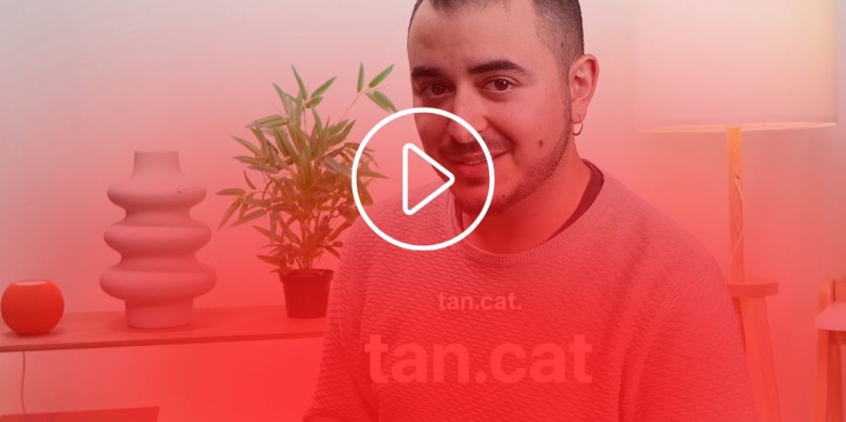 Arnau Font, que protagonitza aquest vídeo de Metadata.cat on s'explica l'evolució del domini .cat | MetaData