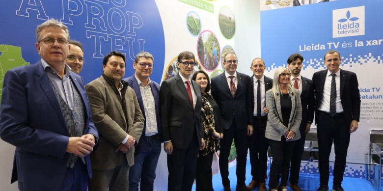 Un moment de la visita del president de la Generalitat a l'estand de Segre a la Fira de Sant Josep de Mollerussa - Joan Gómez / Segre