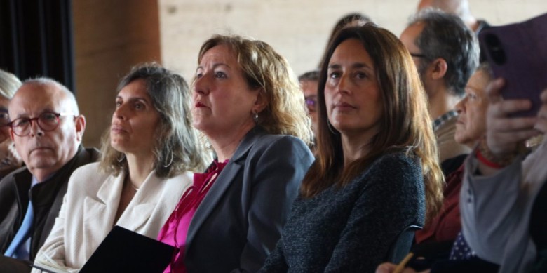 La consellera d’Educació, Esther Niubó; la consellera delegada de La Xarxa, Núria de José, i la vicepresidenta del CAC, Laura Pinyol, a les jornades de La Xarxa.Guillem Roset / ACN