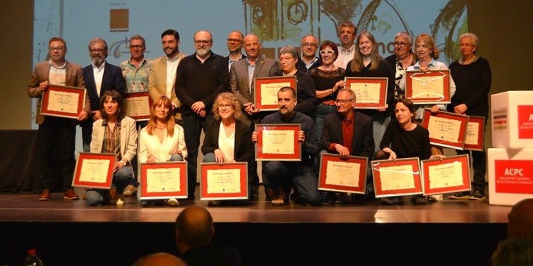 Foto de família de totes les capçaleres que van rebre un reconeixement el passat dissabte a la 17a Convenció de la Premsa Comarcal celebarada a Sallent.