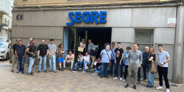 Part de la redacció de Segre, al carrer el dia de la gran apagada / Segre