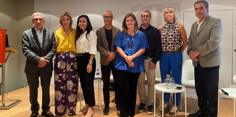 Pedro Villa (InfoAdex), Pilar Abengoechea (Clear Channel), Anna Rodríguez (IKI Media), Jordi Guix, Patricia Sánchez (InfoAdex), Miquel Campmany (El Col·legi), Núria Fargas (3Cat) i Enric Sierra (La Vanguardia) en la presentació de l'estudi. Foto: InfoAdex