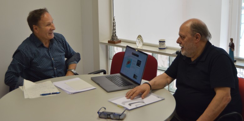 El president de l'ACPC, Fràncesc Fàbregas (dreta) i el professor de la Universitat del País Basc, Iñaki Zabaleta, durant la reunió d'ahir. Foto: Premsa Comarcal
