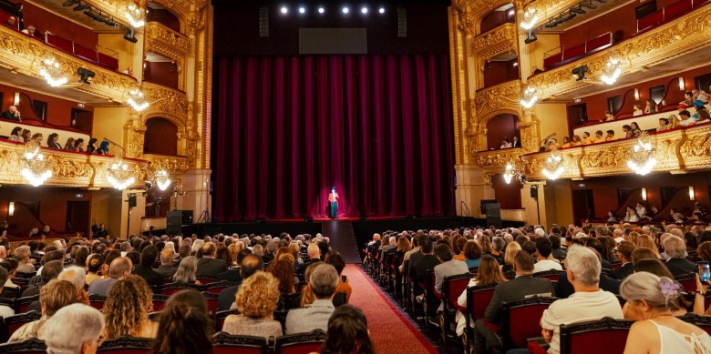 Imatge del Grant Teatre del Liceu durant la gala celebrada ahir. Foto: Sergi Panizo / Txus Garcia / ACN