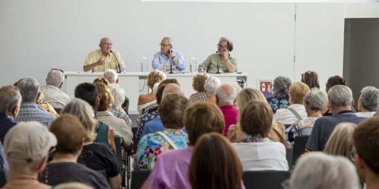 El debat sobre les pintures del MNAC, al Museu Morera. Foto: Jordi Echevarria / Segre