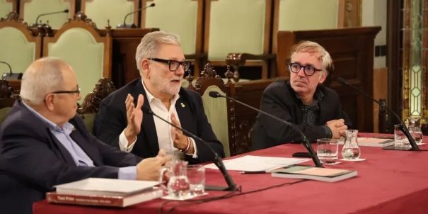 Antoni Gelonch, Fèlix Larrosa i Francesc Canosa, en la presentació de la revista a la Paeria / SEGRE