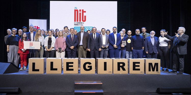 Foto de grup de tots els premiats durant la gala celebrada ahir a Barcelona. Foto: APPEC