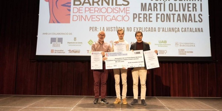 Joan Serra Carné, Martí Oliver i Pere Fontanals recullen l'11è Premi Ramon Barnils de Periodisme d’Investigació. Foto: Ricard Novella