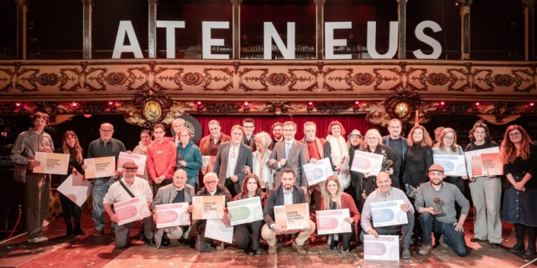 Foto de grup de tots els premiats durant la gala. Foto: Ateneus.cat