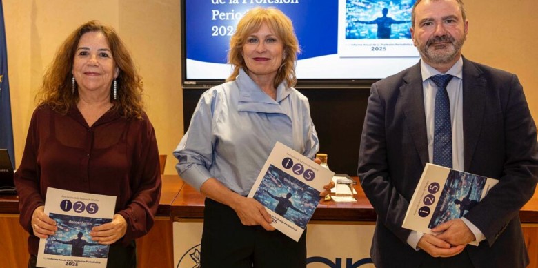 María Rey, presidenta de l'APM, José Francisco Serrano Oceja, president de la Comissió de Publicacions de l'APM, i Rocío Hernández, directora de l'Informe.