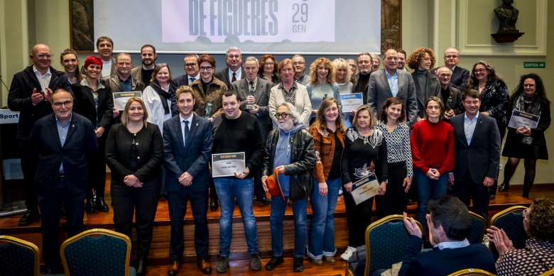 Foto de grup de la 3a Nit de Comerç de Figueres, una vetllada impulsada per l’associat Setmanari Empordà. Foto: Josep Ribas
