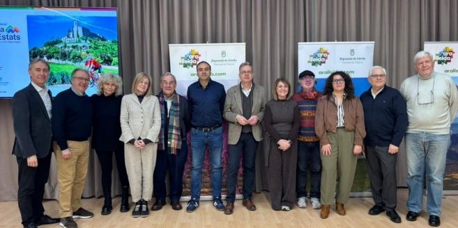 Membres del jurat i autoritats de la Diputació, després de l’anunci dels guanyadors / L.B.L. -Segre
