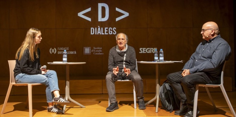 La periodista de SEGRE Núria Codony i els ponents Bertranpetit i Fons, a l’Espai Orfeó.