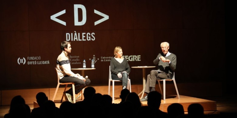El periodista de 'Segre' Ignasi Gómez i els ponents Eva Barallat i David Jou, a l’Espai Orfeó.