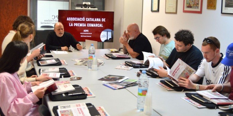 Una imatge de la trobada entre els estudiants de l’École Supérieure de Journalisme (ESJ) de Lille amb el president de l'ACPC, Francesc Fàbregas