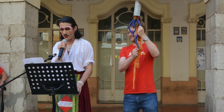 Una imatge de Valls, a l'Alt Camp, en rebre la flama del primer Correllengua Agermanat.