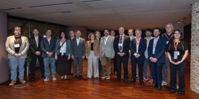 Representants de les empreses fundadores del Catalonia Data & Information Management Cluster amb la consellera de Cultura, Sònia Hernández