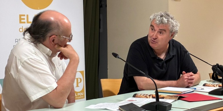 Oriol Pérez Treviño (dreta) conversa amb Ramon Fontdevila al Casino de Manresa