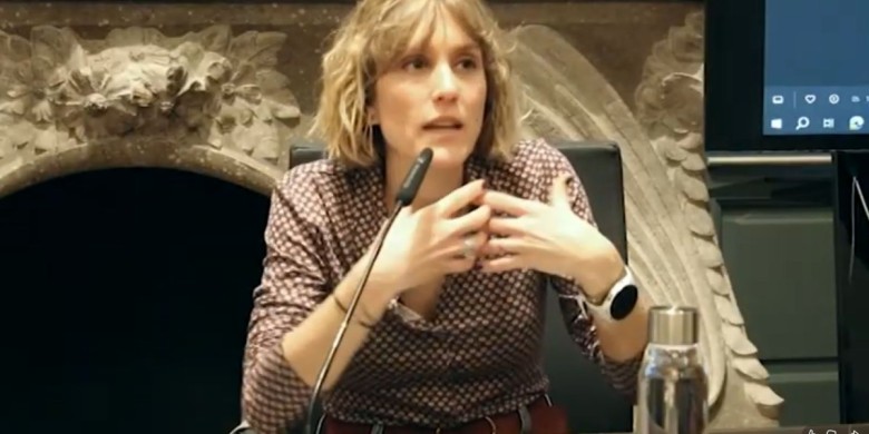 Un fotograma de la xerrada que Magda Gregori, de La Mira, va oferir a la Càtedra, i que ara formarà part del nou programa de TV Girona
